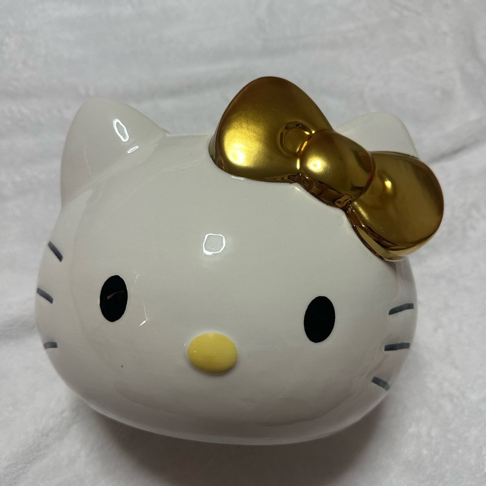 Hello Kitty planter